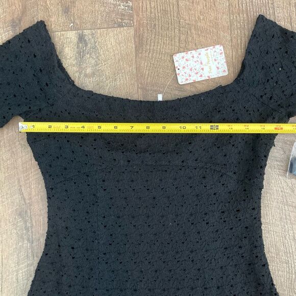 Free People NWT Sophia Black Eyelet‎ Off Shoulder Bell Sleeve Boho Mini Dress S - Picture 6 of 9